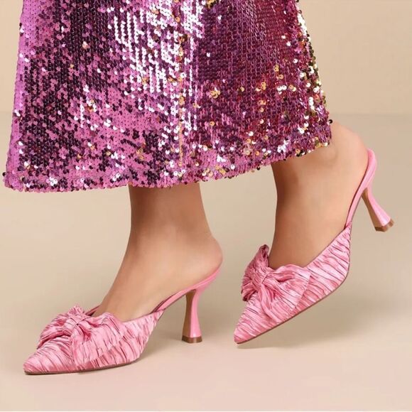 Lulus Rose Pink Satin Textured Bow High Heel
Mules(Size 6) - Picture 1 of 8